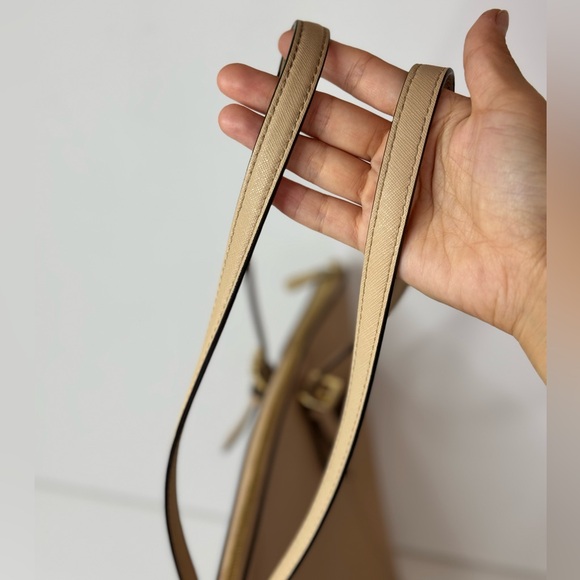 Michael Kors Jet Set Travel Large Tote Oyster Beige Saffiano Leather Top Zip Bag - Picture 8 of 15